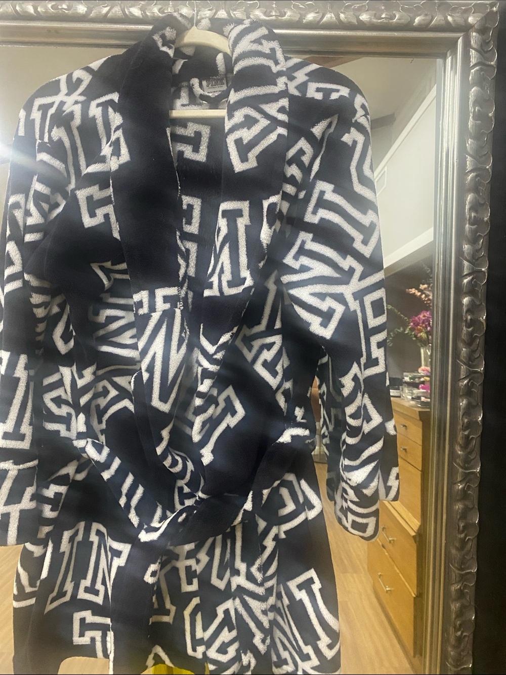 PINK Victoria's Secret Black and White Logo Print Robe